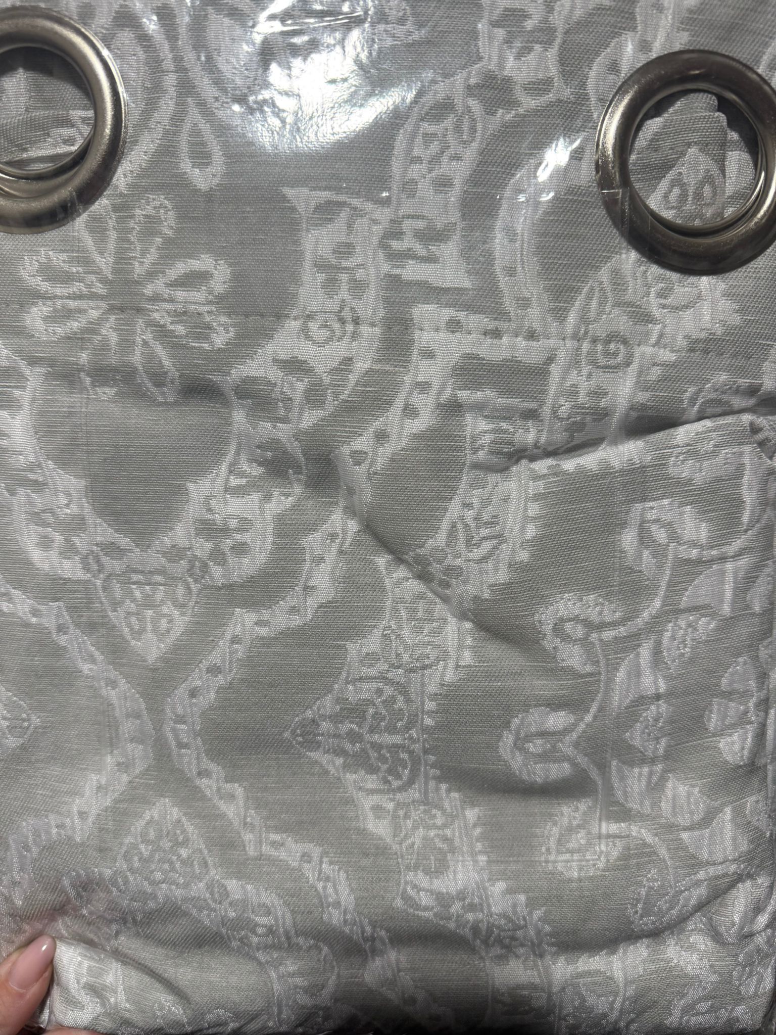 Imagen de WhatsApp 2025-10-23 a las 10.40.21_74816e69 Cortina estampado gris - Imagen 2